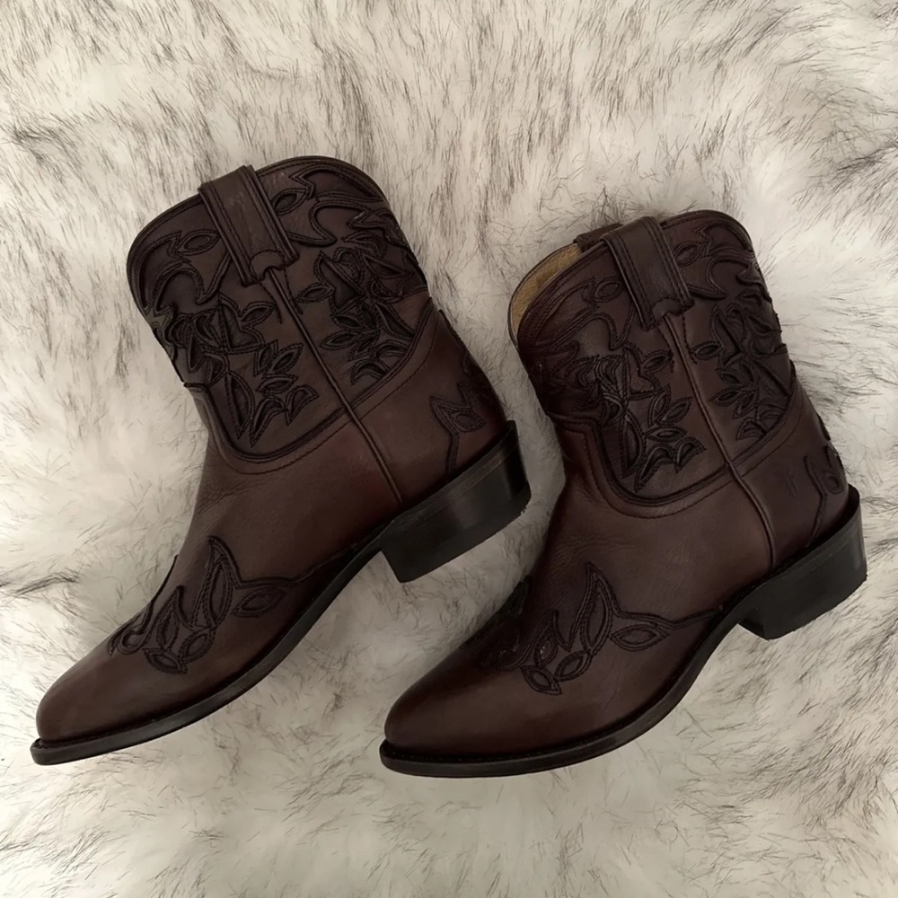 FRYE OVERLAY BILLY SHORT DARK BROWN BOOT/ BOOTIE…SIZE 8.5M